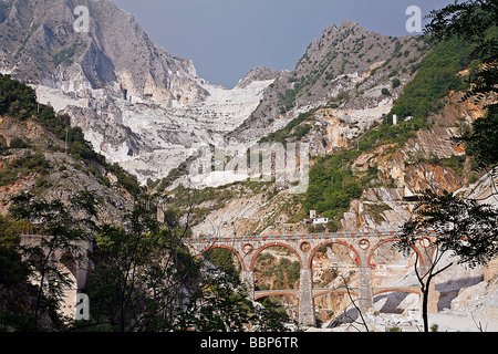 Marmo bianco cava IN FANTISCRITTI Val di Vara e il ponte, mondo CAPITALE IN MARMO DI CARRARA, Toscana, Italia Foto Stock