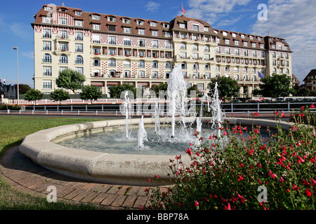 La facciata dell'hotel 'Le Royal', Deauville, Calvados (14), in Normandia, Francia Foto Stock