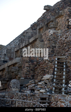 Lungo il viale dei Morti a Teotihuacan a Città del Messico Foto Stock