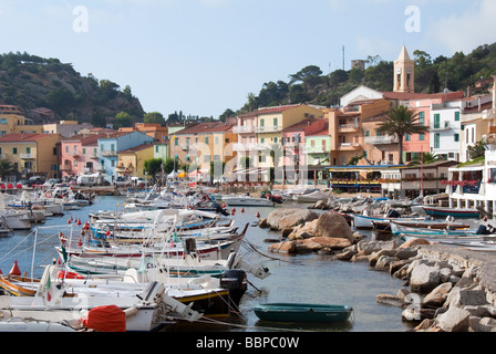 Giglio Porto la luce di entrata per l'Isola del Giglio o Isola del Giglio fuori della costa toscana Foto Stock