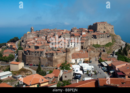 Giglio Castello il piccolo villaggio sull'Isola del Giglio o Isola del Giglio fuori della costa toscana Foto Stock