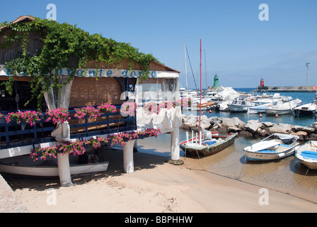 Ristorante sull'acqua sull'Isola del Giglio o Isola del Giglio fuori della costa toscana Foto Stock