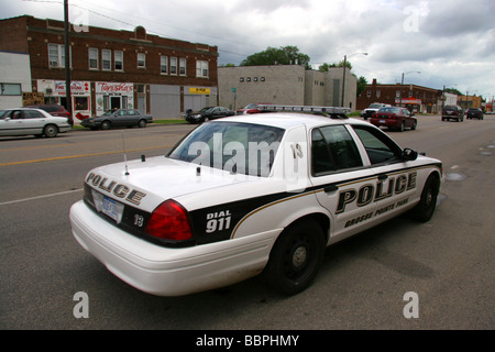 Grosse Pointe Park auto della polizia di pattuglia su Mack Avenue Detroit Michigan STATI UNITI Foto Stock