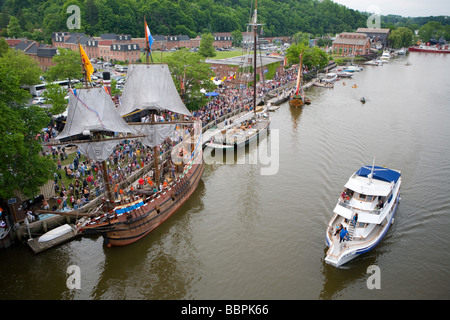 Henry Hudson replica della nave la Mezza Luna docking in Kingston New York durante la celebrazione quadricentennial 2009 Foto Stock