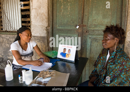 HIV AIDS counseling Quelimane Mozambico Foto Stock