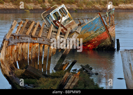Barca cimitero ALL'ENTRATA DEL PORTO DI NOIRMOUTIER, ILE DE NOIRMOUTIER, VENDEE (85), Francia Foto Stock
