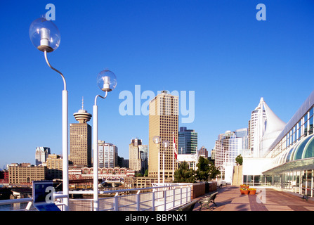 Vista della Sears Tower e il centro città di Vancouver British Columbia canada dal Canada Place Foto Stock