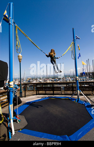 San Francisco California ragazza sul trampolino al Molo 39 Foto 14 casanf78280 foto copyright Lee Foster Foto Stock