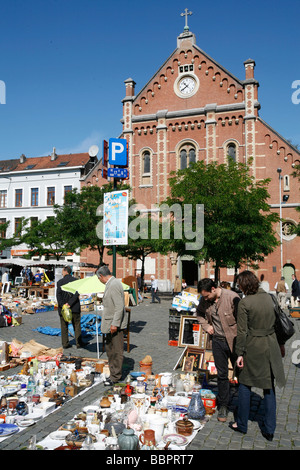 Ogni giorno il mercato delle pulci, antiquariato, bric-a-brac, Place du jeu de Balle, Les Marolles quartiere, BRUXELLES, BELGIO Foto Stock