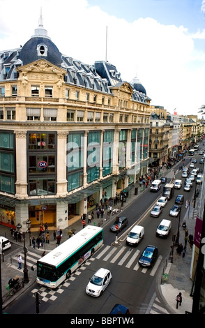 Parigi Francia, vista aerea, City High Angle, Street Scene 'C & A', edificio dei grandi magazzini, ratp bus parigi, auto, Street centre parigi, architettura Foto Stock