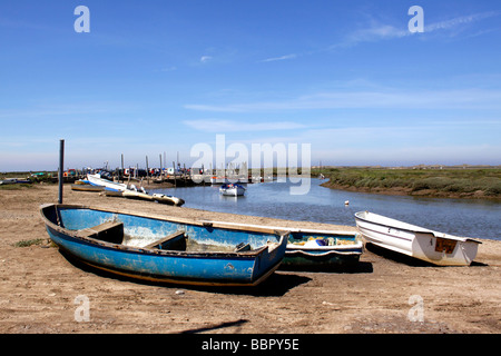 Il Creek e BACKWATERS A MORSTON QUAY IN North Norfolk. Regno Unito. Foto Stock