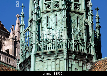 Dettaglio della torre della chiesa la guglia su la cattedrale di San Pietro, Ginevra, Svizzera Foto Stock