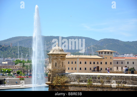 Vecchie mura della città e la fontana, Palma de Mallorca, Palma comune, Maiorca, isole Baleari, Spagna Foto Stock