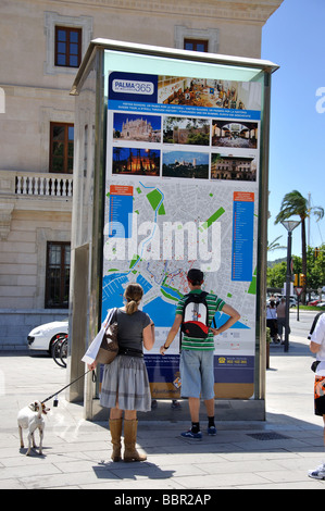 Mappa della città e punto di informazione, Palma de Mallorca, Palma comune, Maiorca, isole Baleari, Spagna Foto Stock