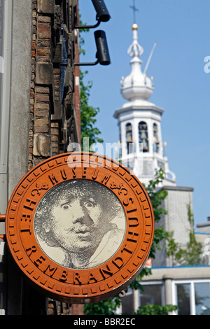 REMBRANDTHUIS, REMBRANDT'S HOUSE, JODENBREESTRAAT 4-6 E CHIESA SUD, ZUIDERKERK, IN BACKGROUND Foto Stock