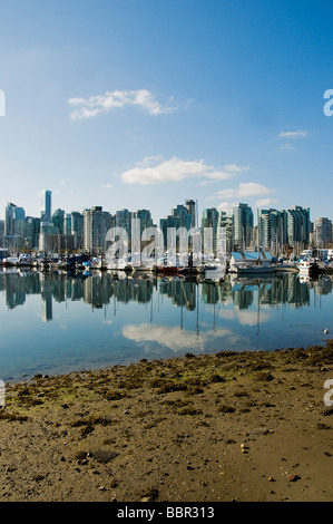 Lo skyline di Vancouver di di downtown da Stanley Park Foto Stock