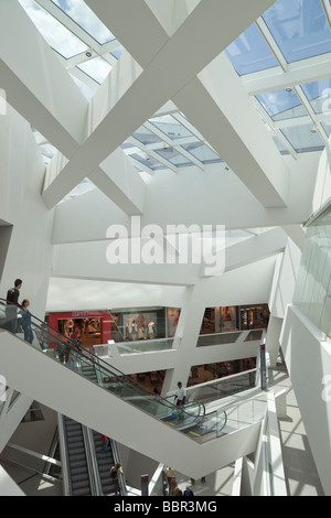 Vista interna del Westside Centro Commerciale (Centro Commerciale), Berna Svizzera. Charles Lupica. Foto Stock