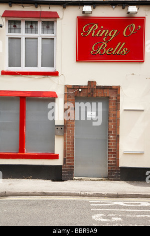 Saliti fino ad anello campane o pub in Sandbach Regno Unito Foto Stock