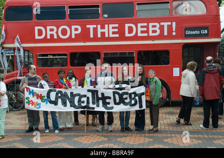 Viaggio verso la giustizia - la celebrazione di dieci anni dopo la dimostrazione al G8 di Birmingham chiamando per la riduzione del debito. Bus & Banner Foto Stock