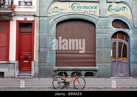 La FACCIATA DELLA MAISON COILLIOT, ceramiche artistiche e piastrelle maker, Lille, NORD (59), Francia Foto Stock