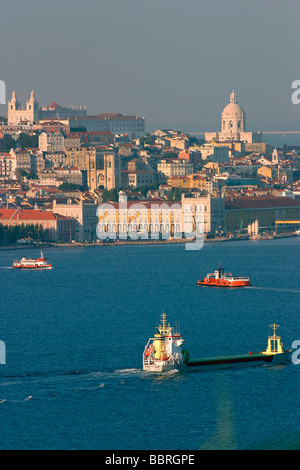 Lisbona e Tago, visto da "Cristo Rei' CACILHAS tutta da Lisbona sull'altra sponda del Tago, Foto Stock