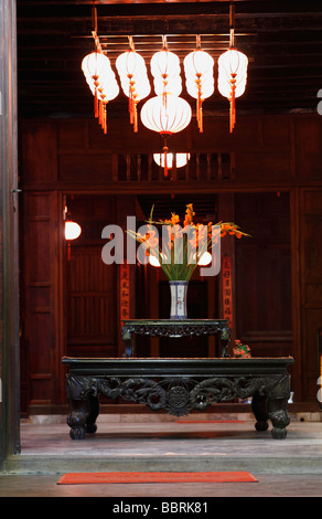 Esotico fiore [Visualizza] nella hall dell'hotel, 'Hoi An', Vietnam Foto Stock