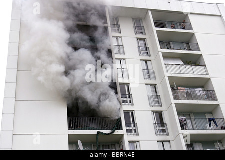 Appartamento il fuoco in un alloggi Appartamento Edificio, Laval, Mayenne (53), Francia Foto Stock