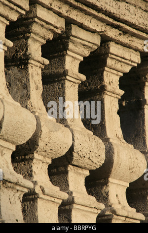 Parete ornata balaustra in italia Foto Stock