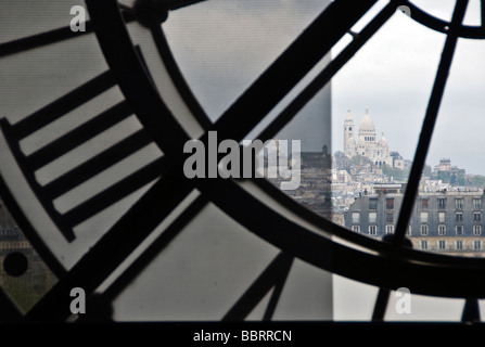 Francia Paris orologio trasparente nel Musée d' Orsay Museum Sacre-Coeur basilique basilica vista città Foto Stock