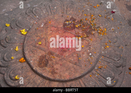 Kathmandu, Nepal. 6-stella, simbolo della conoscenza nella tradizione indù, il Cortile della Kumari Bahal, Durbar Square. Foto Stock