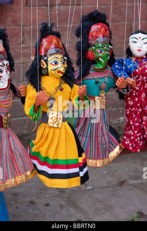 Kathmandu, Nepal. Bambole di Ganesh, figlio di Shiva e Hanuman, in una Piazza Durbar del venditore di negozio. Foto Stock