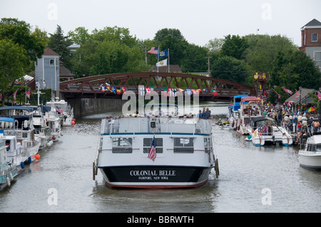 Una cena crociera in barca lungo il Canale Erie in Fairport, NY USA. Foto Stock