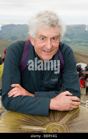 Rhodri Morgan, il Primo Ministro del Galles, in occasione del vertice di Snowdon dopo aver camminato fino ad aprire il vertice neew complesso. Foto Stock