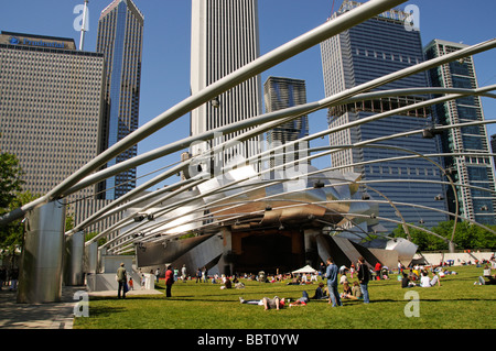 Il Jay Pritzker Pavilion di Millennium Park downtown Chicago Illinois USA Foto Stock