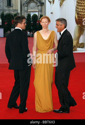 BRAD PITT TILDA SWINTON George Clooney Burn dopo la lettura di Premiere. 65ESIMO FESTIVAL DEL CINEMA DI VENEZIA LIDO Venezia Italia 27 Agosto 2 Foto Stock