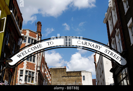 Segno in entrata a Carnaby Street a Londra Foto Stock