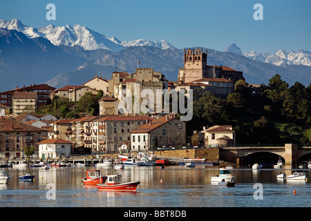 Panorámica de San Vicente de la Barquera Cantabria España paesaggio di San Vicente de la Barquera Cantabria Spagna Foto Stock