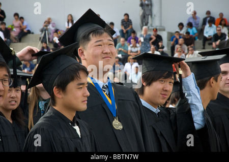 Diploma di scuola superiore grad asian adolescente americano teen Foto Stock