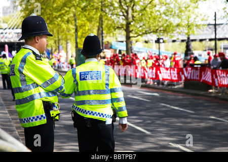 Metropolitan Police, maratona di Londra Foto Stock