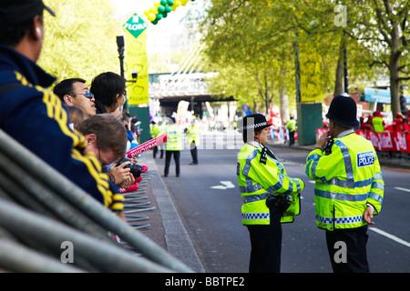 Metropolitan Police, maratona di Londra Foto Stock