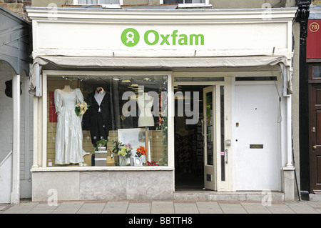 Oxfam Shop Highgate Village London Inghilterra England Regno Unito Foto Stock