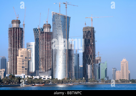 Alti edifici in costruzione a Doha, in Qatar Foto Stock
