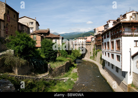 Vista di Potes, Spagna. Foto Stock