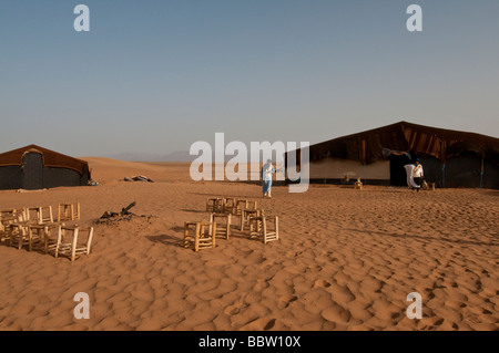 Un riff Accampamento Beduino all'alba Foto Stock
