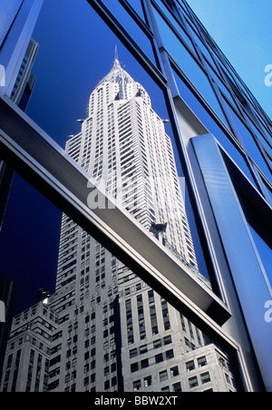 Riflesso della finestra del New York Chrysler Building. Art Deco Midtown manhattan, 42nd Street. New York City, punto di riferimento storico nazionale. Foto Stock