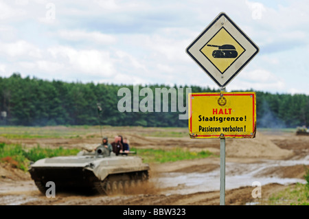 Serbatoio scuola di pilotaggio per i turisti, BMP veicolo blindato, Steinhoefel, Brandeburgo, Germania, Europa Foto Stock