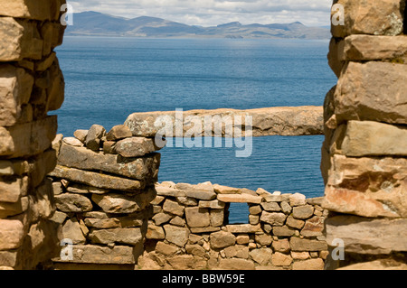 Il lago Titicaca Bolivia rovine paesaggio turistico America del Sud Foto Stock