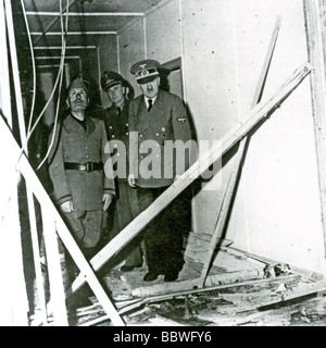 HITLER mostra Mussolini i danni causati dal tentativo di assassinio il 20 Luglio 1944 Foto Stock