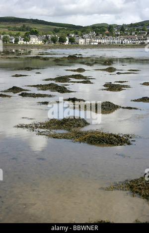 Lochgilphead, Scozia. Marea bassa vista guardando verso nord sul Loch Gilp verso le rive della cittadina Scozzese, Lochgilphead. Foto Stock