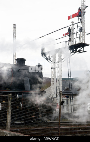 Stanier nera 5 locomotiva a vapore 45231 sherwood forester aviemore Highlands della Scozia Foto Stock